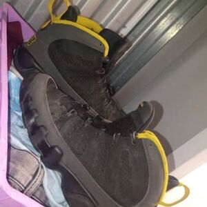 Jordan 9 retro mid University Gold sneakers